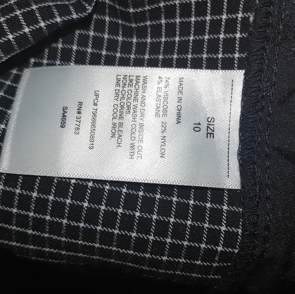 Rafaella Stylish Black and White Flat Front Checkered Pants, Size 10 - Picture 4 of 6